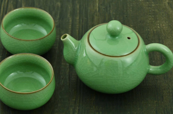 青瓷茶具有毒吗，用青瓷杯子泡茶好吗？